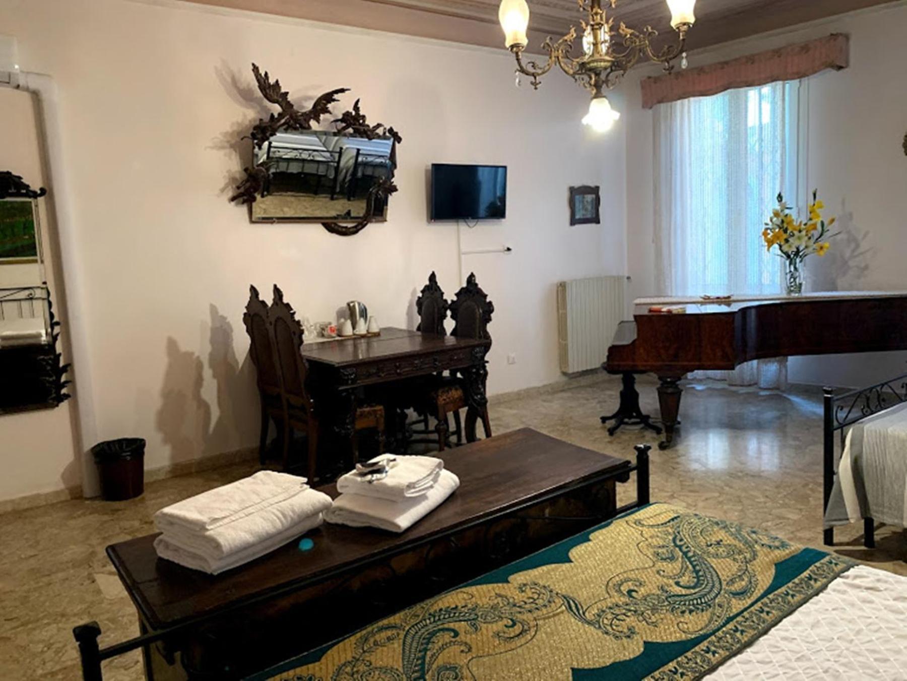 My Rialto Palace Venice Room photo